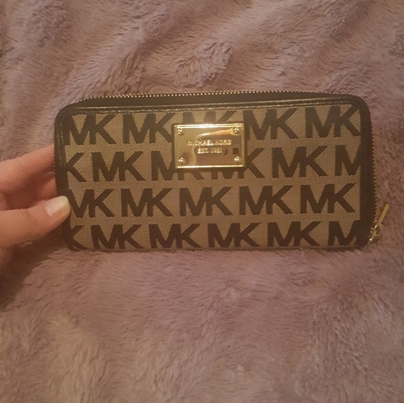 Michael Kors bag and wallet - Picture 2 of 8